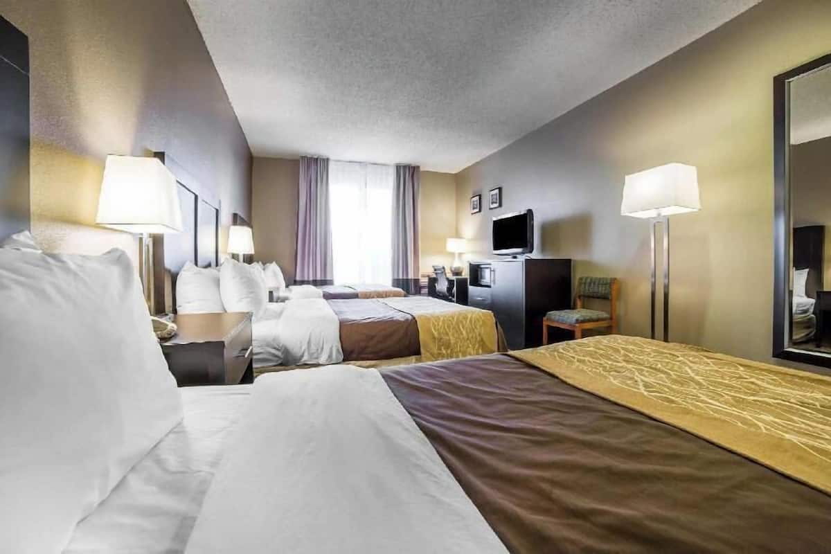 Desk, laptop workspace, iron/ironing board, free WiFi