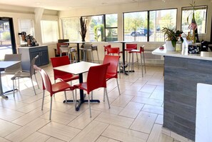 Tägliches inbegriffenes kontinentales Frühstück