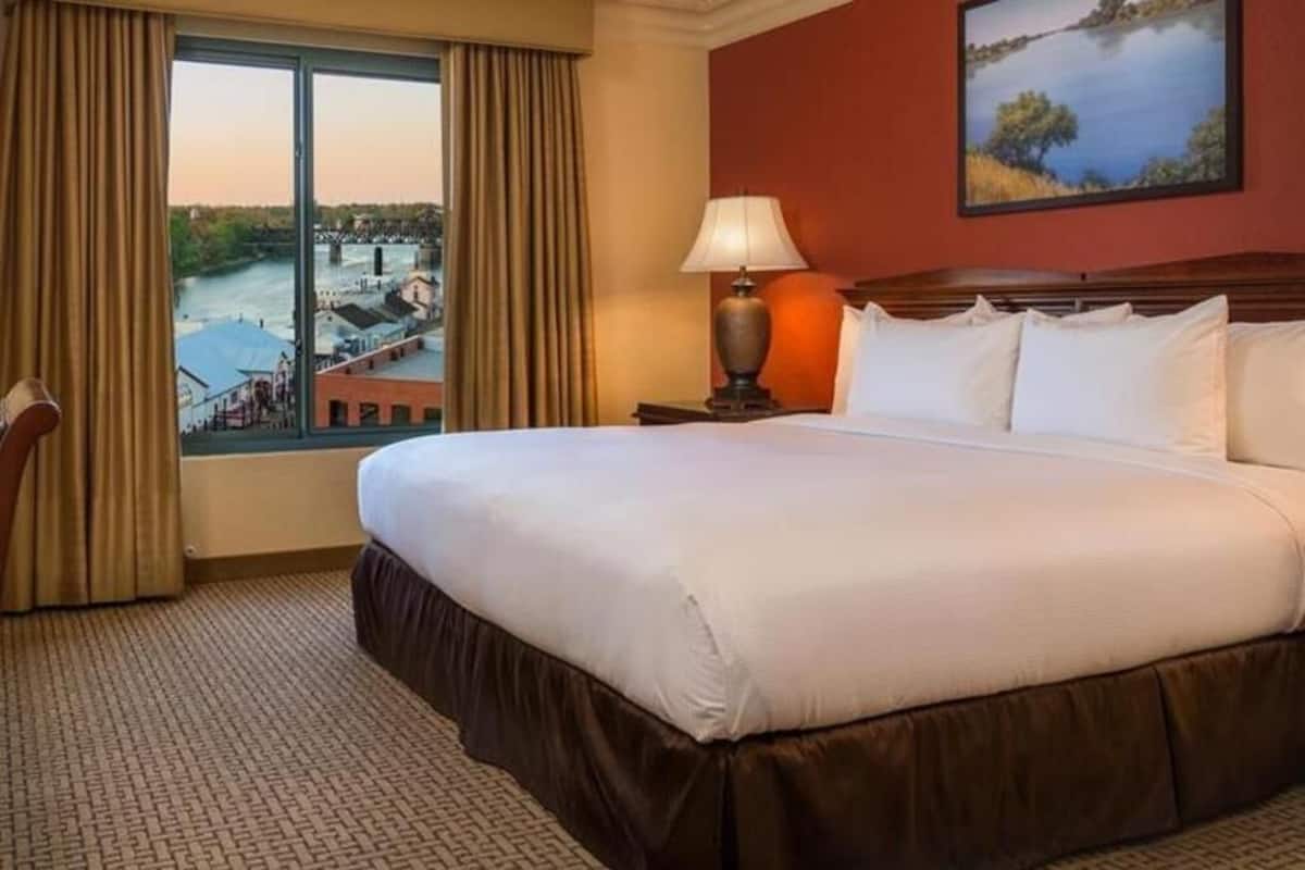 1 bedroom, premium bedding, pillowtop beds, in-room safe