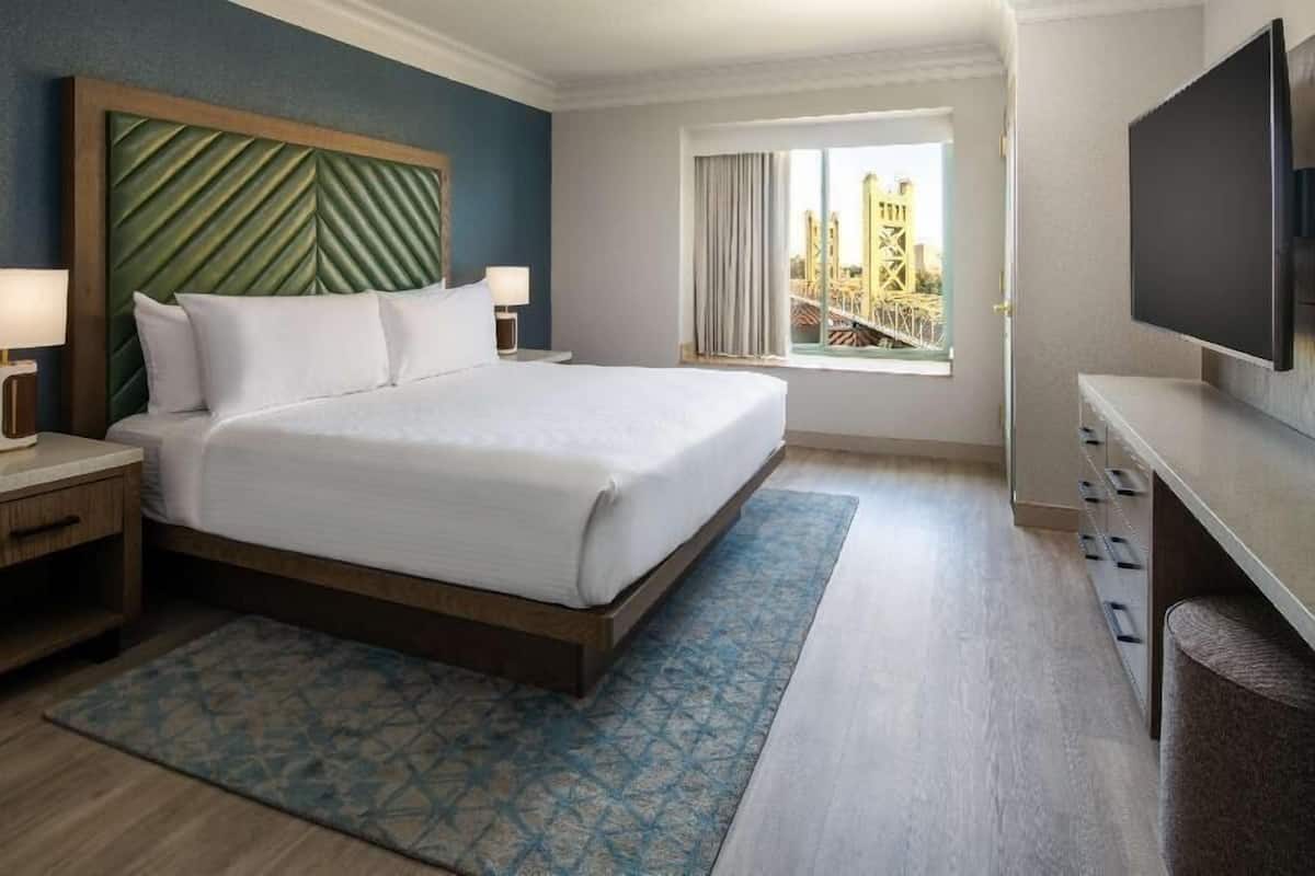 1 bedroom, premium bedding, pillowtop beds, in-room safe