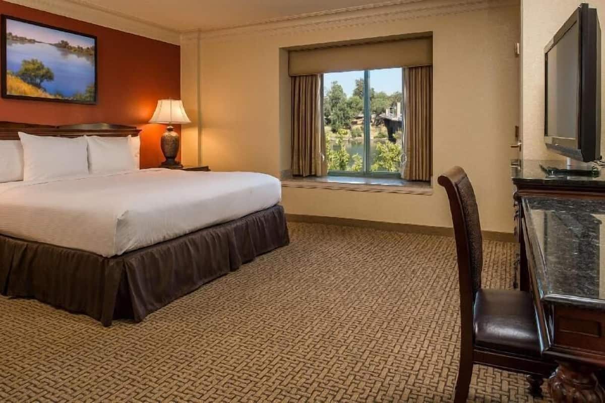 1 bedroom, premium bedding, pillowtop beds, in-room safe