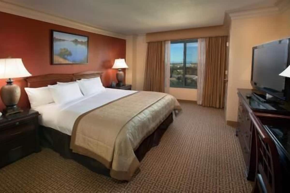 1 bedroom, premium bedding, pillowtop beds, in-room safe