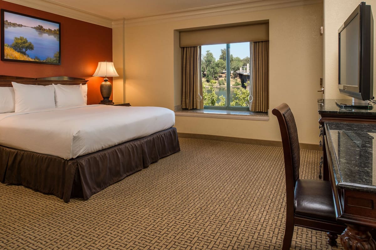 1 bedroom, premium bedding, pillowtop beds, in-room safe