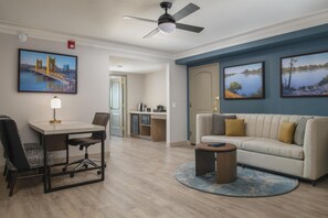 1 bedroom, premium bedding, pillow-top beds, in-room safe - Embassy Suites by Hilton Sacramento Riverfront Promenade (Sacramento)