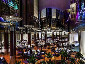 13 restaurants; breakfast, lunch, and dinner served - Fairmont Dubai (Dubai)