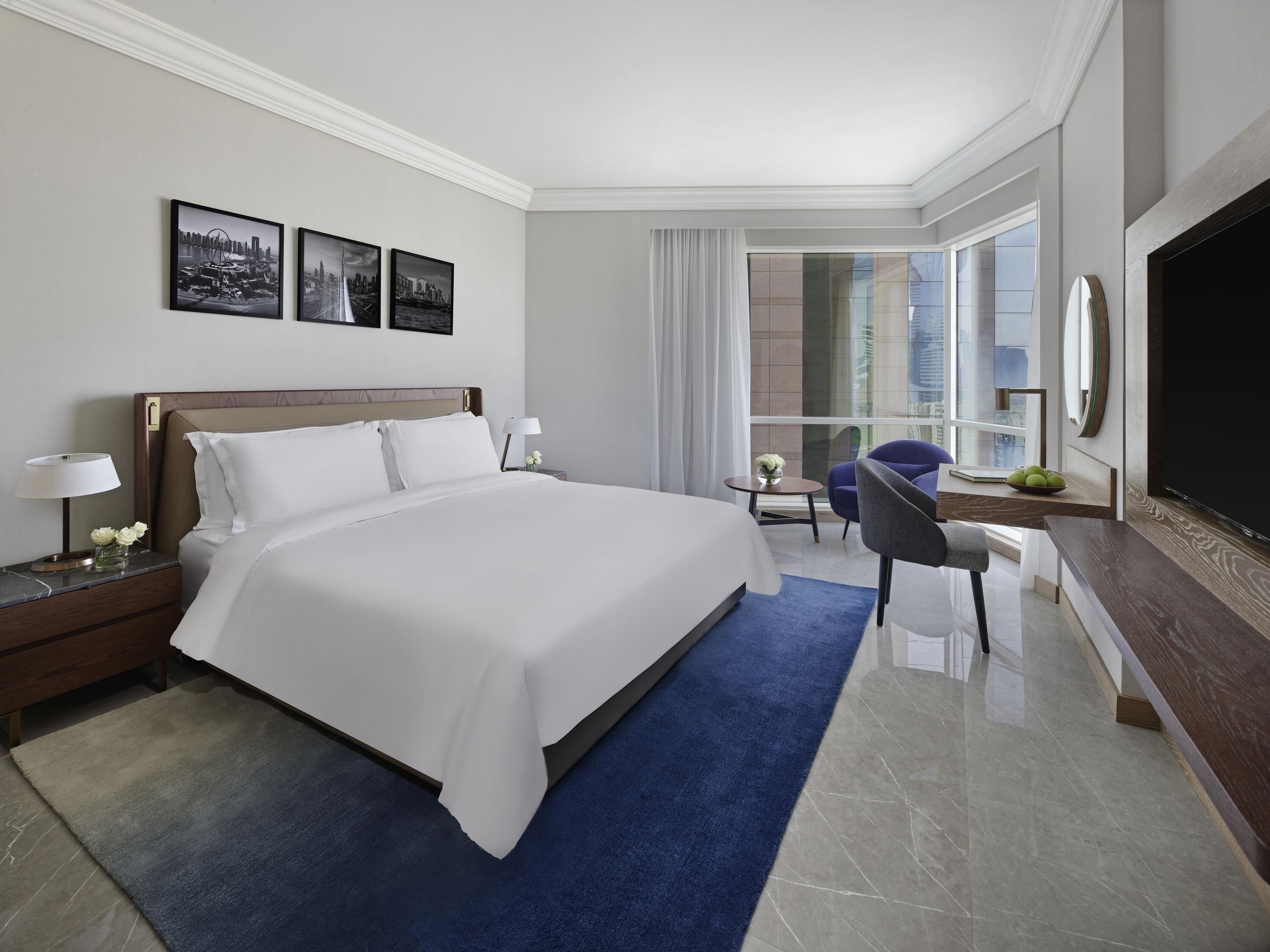 Fairmont King, Room | Premium bedding, minibar, in-room safe, desk