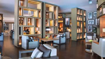 13 restaurants, breakfast, lunch, dinner served; international cuisine