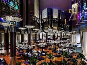 13 restaurants; breakfast, lunch, and dinner served
