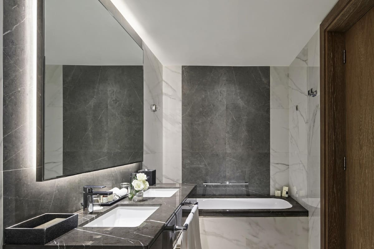 Suite, 1 King Bed (1 Bedroom) | 1 bedroom, premium bedding, minibar, in-room safe