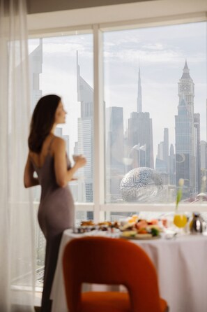 Premium bedding, minibar, in-room safe, desk - Fairmont Dubai (Dubai)