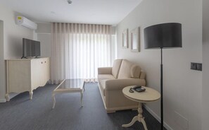 In-room safe, desk, soundproofing, free WiFi
