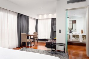 Superior Double or Twin Room, Sea View | 1 bedroom, in-room safe, blackout drapes, soundproofing