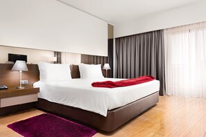 1 bedroom, in-room safe, blackout drapes, soundproofing