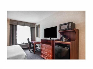 In-room safe, individually furnished, desk, laptop workspace