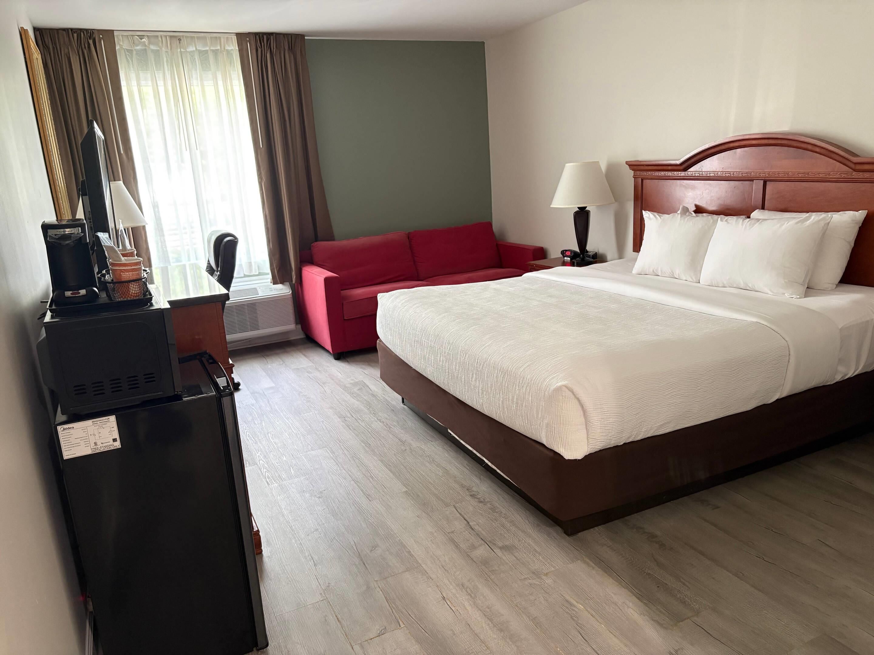Room, 1 King Bed, Non Smoking ( Upgrade) | In-room safe, individually furnished, desk, laptop workspace