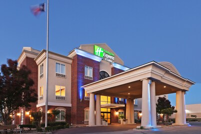 Holiday Inn Express And Suites, an IHG Hotel