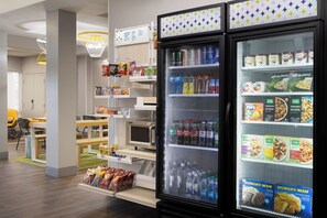 Snack bar - Spark by Hilton Guelph (Guelph)