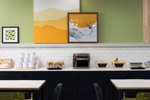 Free daily continental breakfast 