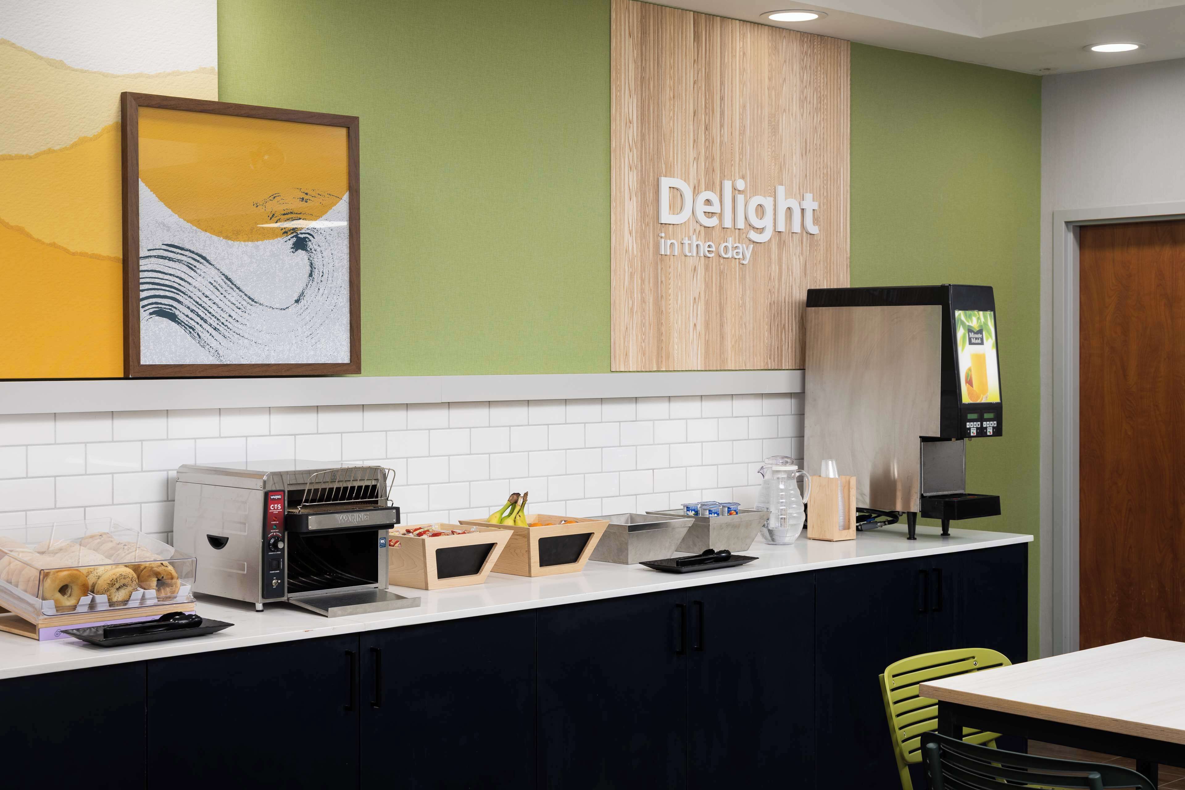 free daily continental breakfast