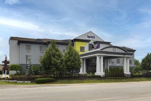 Exterior - Spark by Hilton Guelph (Guelph)