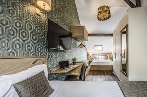 Family Suite | In-room safe, desk, blackout drapes, iron/ironing board - Chabrol Opéra (Paris)