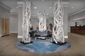 Lobby - Hampton Inn Ft. Lauderdale/Downtown Las Olas Area (Fort Lauderdale)