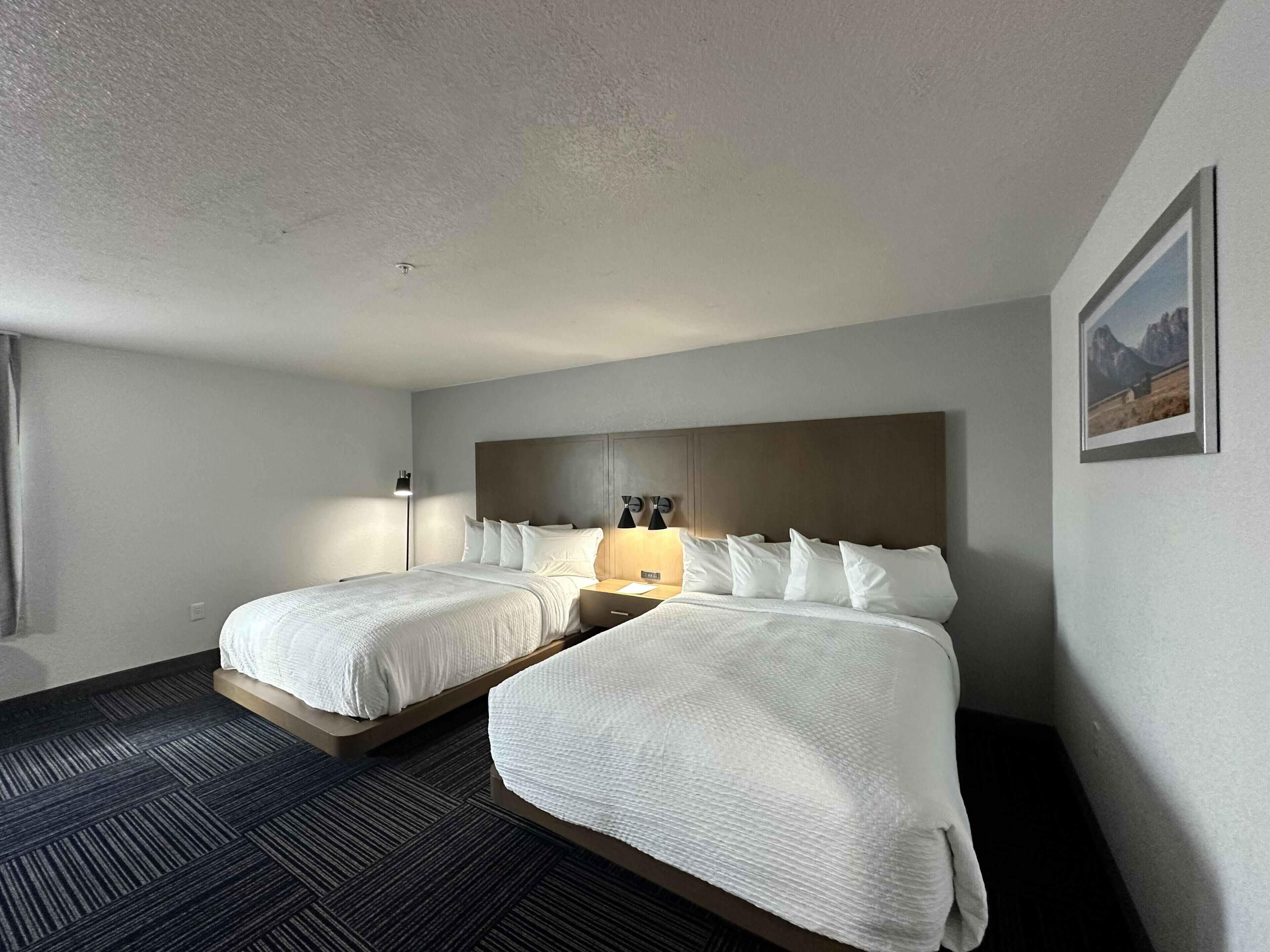 Chambre Standard, 2 grands lits, accessible aux personnes à mobilité réduite | Literie hypoallergénique, couette en duvet d'oie, surmatelas