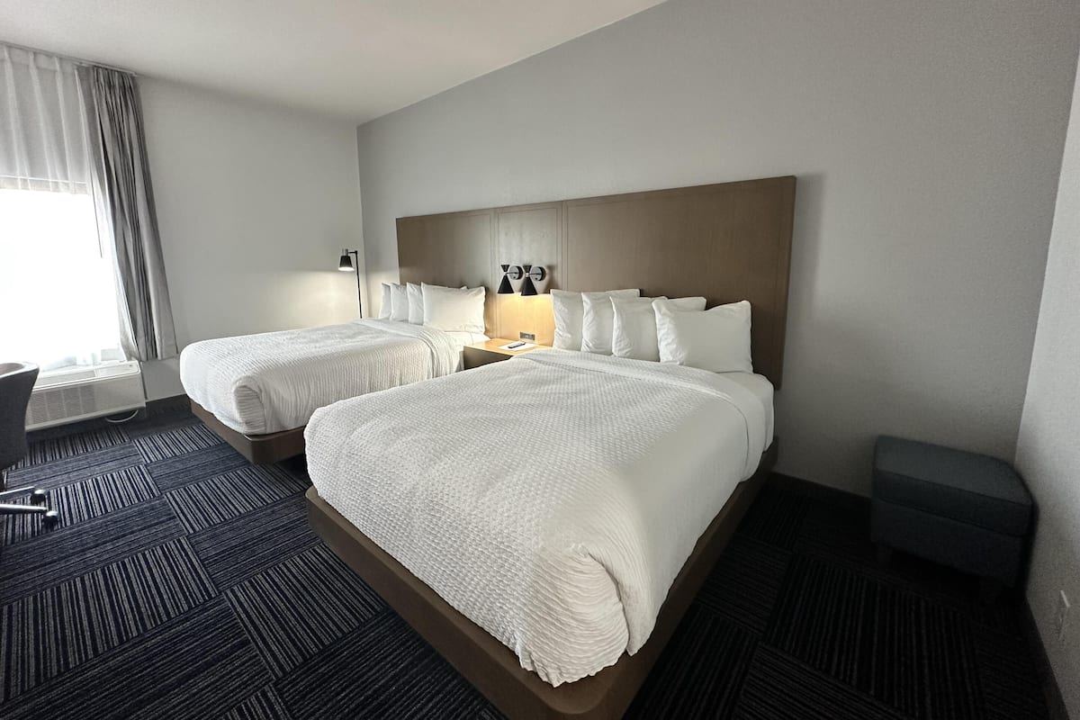 Chambre Standard, 2 grands lits, non-fumeurs, réfrigérateur et four à micro-ondes | Literie hypoallergénique, couette en duvet d'oie, surmatelas