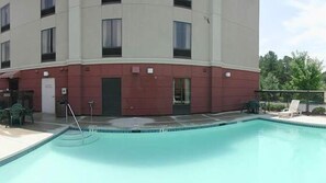 Sesongbasert utendørsbasseng