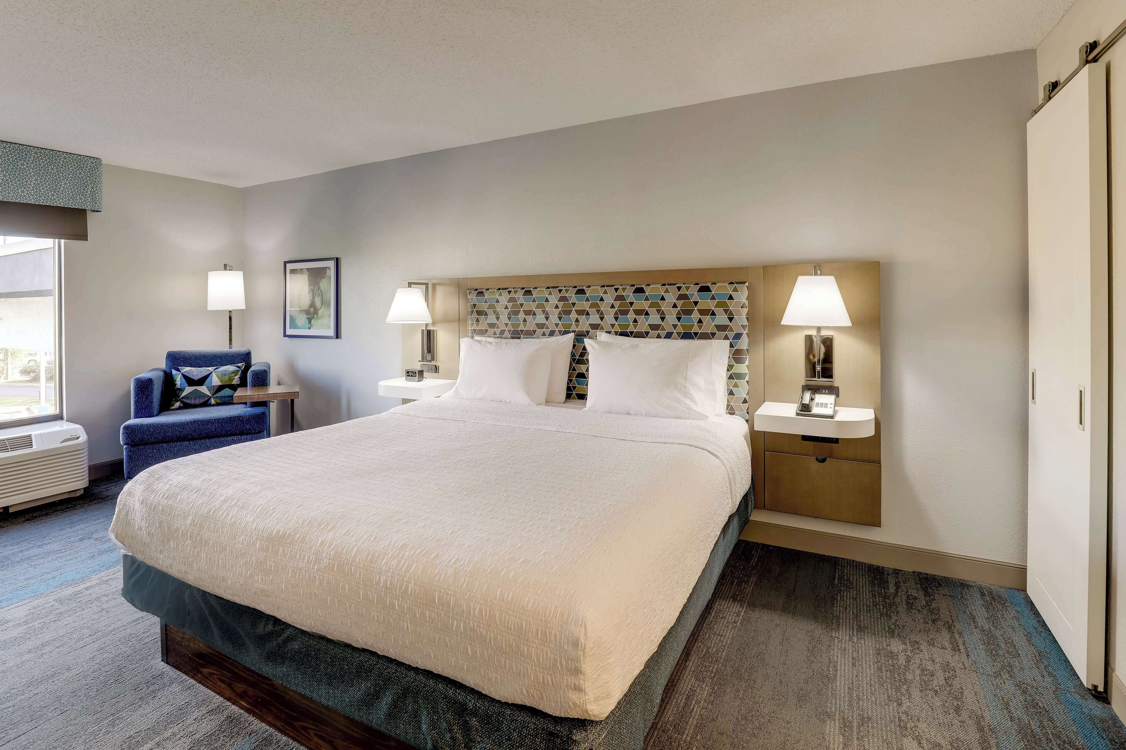 room, 1 king bed | blackout curtains, iron/ironing board, cots/infant beds, free wifi