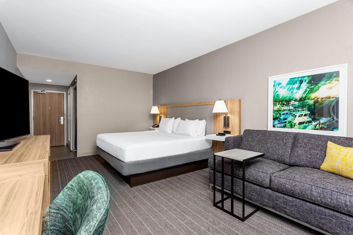 Quarto standard, 1 cama King | Roupas de cama premium, escrivaninha, quartos à prova de som