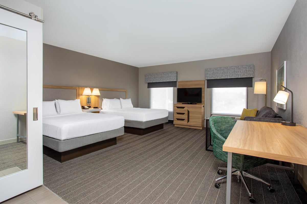 Suíte estúdio, 2 camas Queen, para não fumantes | Roupas de cama premium, escrivaninha, quartos à prova de som