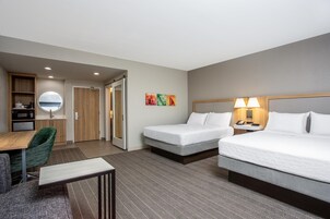 开间套房, 2 张大床, 无烟房 | 高档床上用品、办公桌、隔音、熨斗/熨衣板