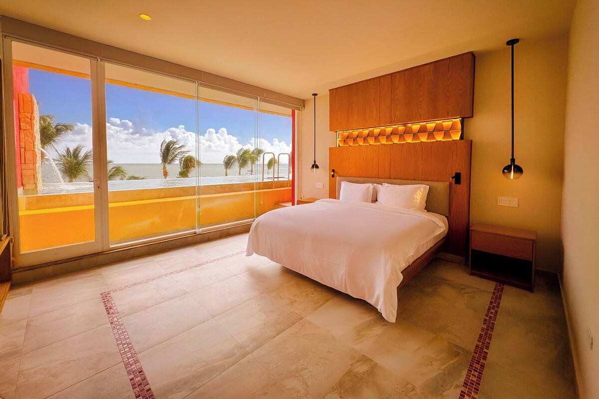 Chairman Three Bedroom Suite Ocean Front Infinity Private Pool Outdoor Shower | Premium bedding, down comforters, pillowtop beds, minibar (free items)