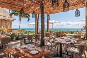 3 restaurants, cuisine mexicaine