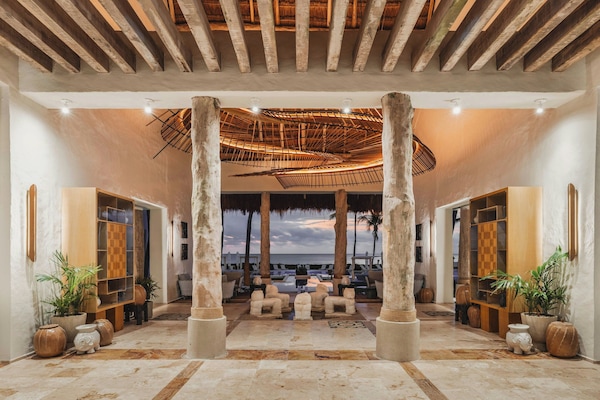 2 bares y bar en la playa