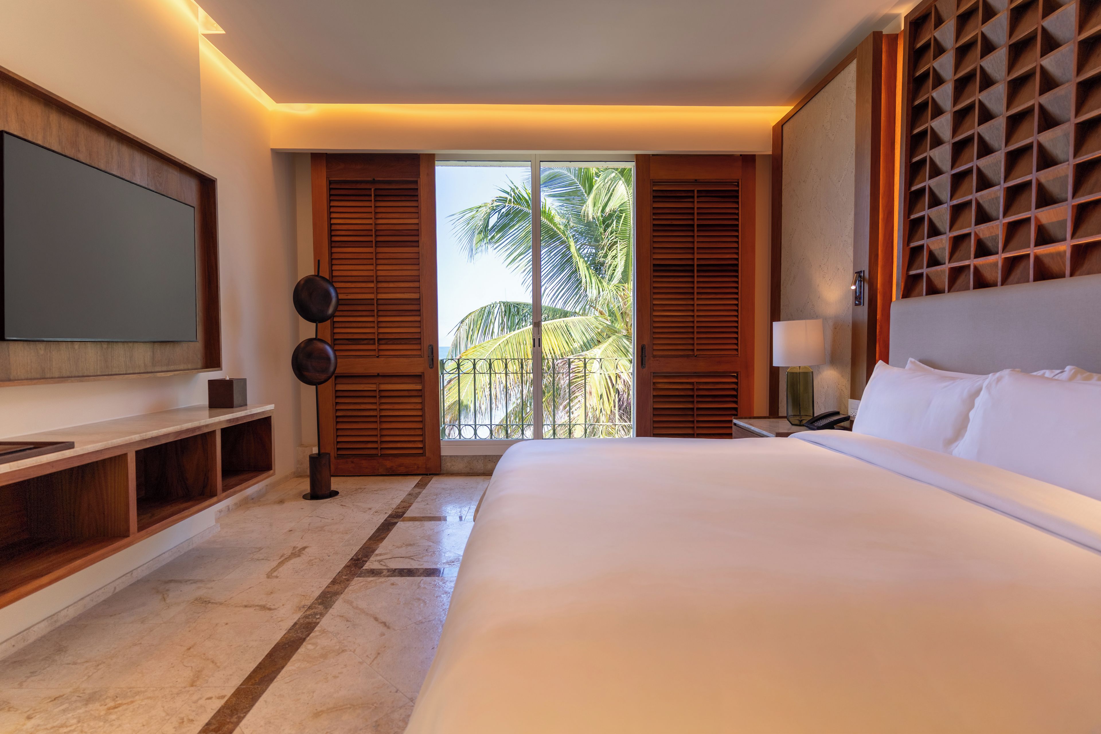 Master Suite Ocean Front King | Ropa de cama de alta calidad, edredón y camas con pillow-top 