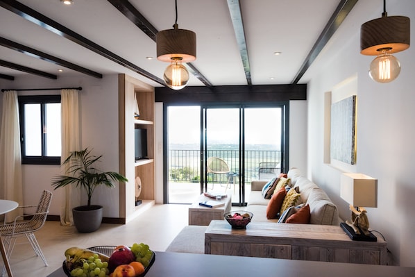 Superior appartement, 1 slaapkamer, uitzicht op zee, op benedenverdieping (Sin Acceso Spa) | Woonkamer | Televisie