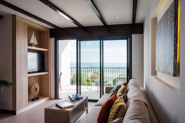 Superior Apartment, 1 Bedroom, Sea View, Ground Floor (Sin Acceso Spa) | Living room