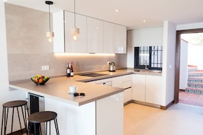 Superior Apartment, 1 Bedroom, Sea View, Ground Floor (Sin Acceso Spa) | Private kitchen