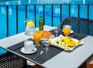 Poolside bar - Complejo Bellavista Residencial (Pego)
