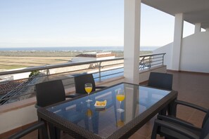 Appartement Deluxe, 2 chambres, vue sur la mer (Con Acceso Spa) | Décor unique, ameublement unique, fer et planche à repasser