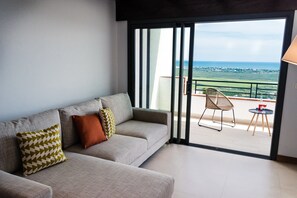 Superior Apartment, 2 Bedrooms, Sea View, Ground Floor (Sin Acceso Spa) | Living room