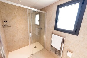 Superior-Apartment, 2 Schlafzimmer, Meerblick, Erdgeschoss (Sin Acceso Spa) | Dusche im Bad