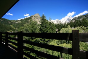 View from property - Hotel Les Jumeaux Courmayeur (Courmayeur)