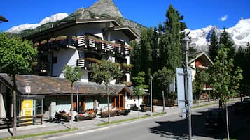 Fachada de la propiedad