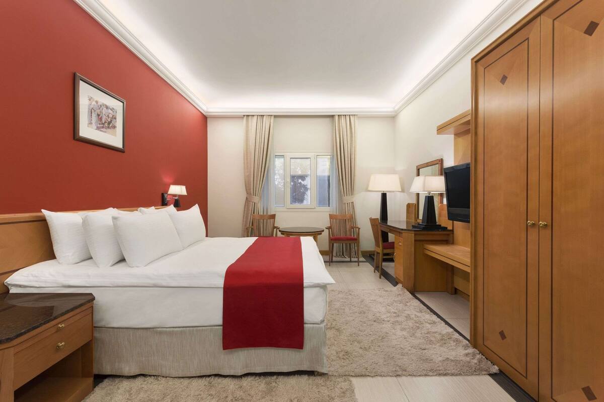 Minibar, in-room safe, desk, soundproofing