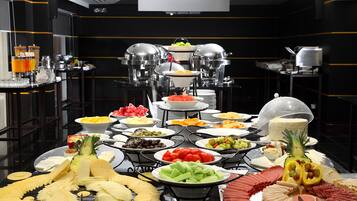 Petit déjeuner buffet servi tous les jours en supplément