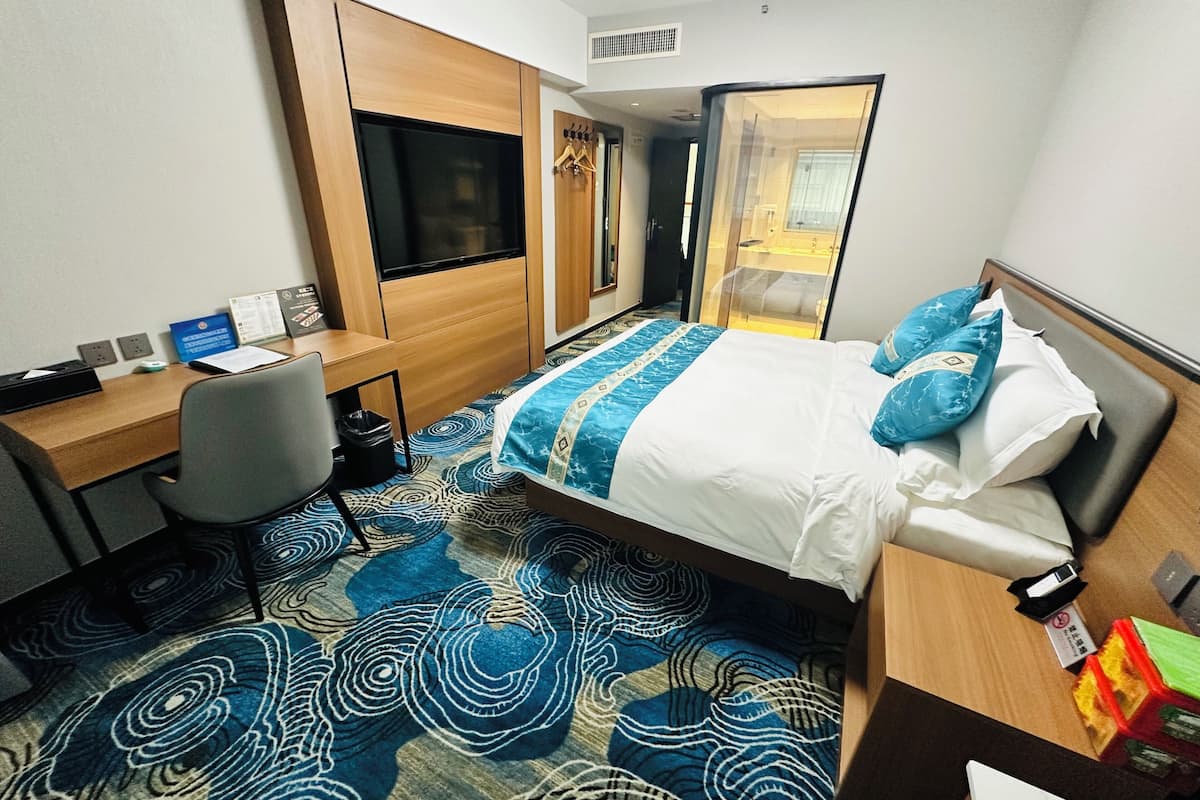 Deluxe Double Room | In-room safe, desk, blackout drapes, iron/ironing board