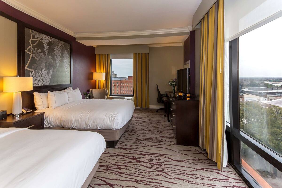 Pillowtop beds, in-room safe, desk, laptop workspace